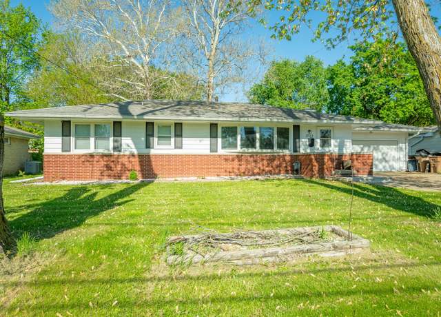 Property at 1702 17th St, West Des Moines, IA 50265, 5 beds, 2.5 baths