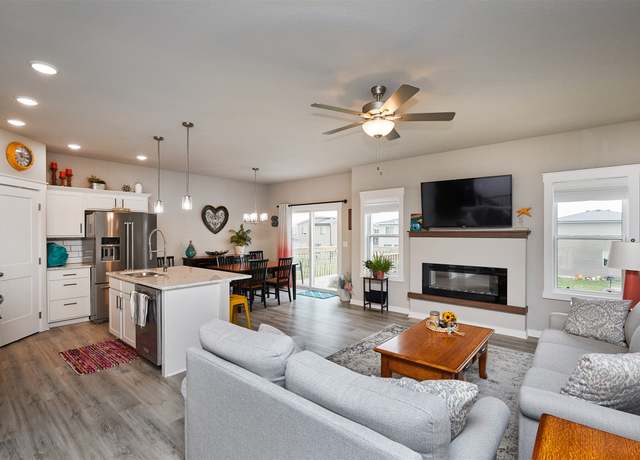 Property at 1917 Southbridge Dr, Adel, IA 50003, 4 beds, 3 baths