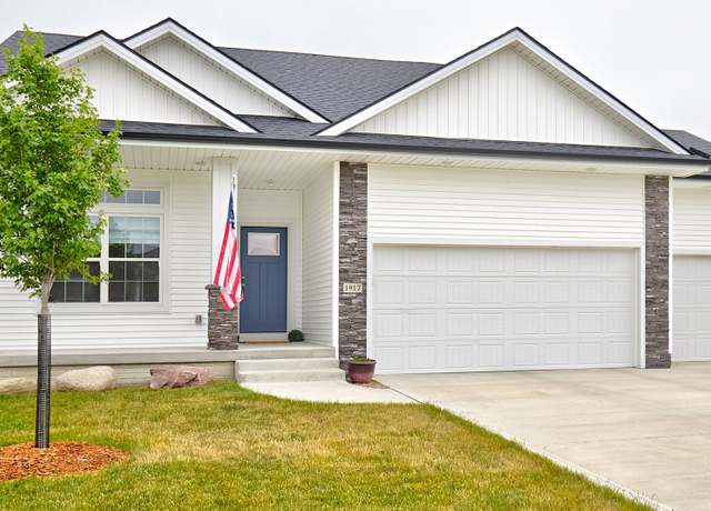 Property at 1917 Southbridge Dr, Adel, IA 50003, 4 beds, 3 baths