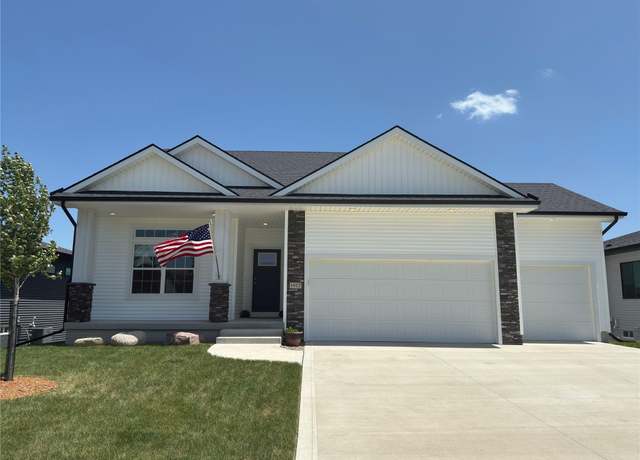 Property at 1917 Southbridge Dr, Adel, IA 50003, 4 beds, 3 baths