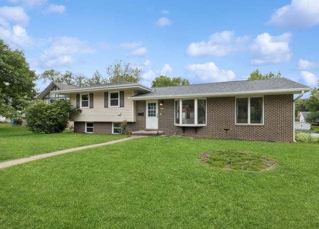 Property at 1801 Payton Ave, Des Moines, IA 50315, 3 beds, 2 baths