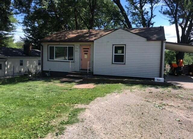 Property at 920 Amos Ave, Des Moines, IA 50315, 2 beds, 1 bath
