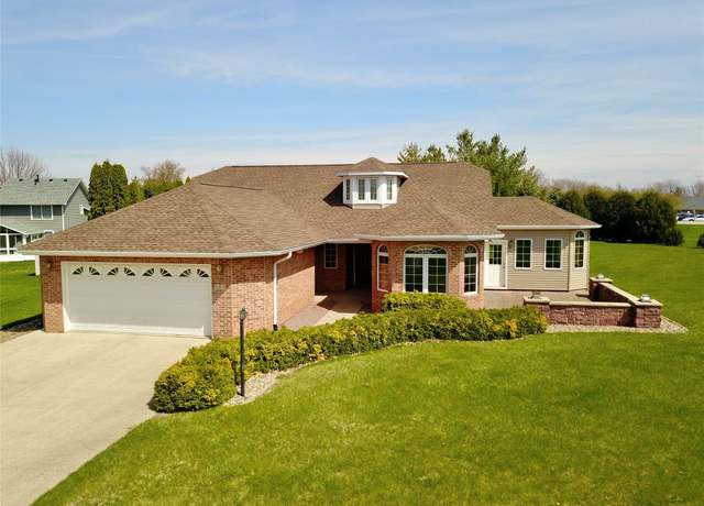 Property at 605 Mcdowell Cir, Grinnell, IA 50112, 3 beds, 3.5 baths