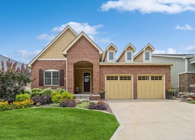 Property at 1914 Park Ave, Des Moines, IA 50315, 3 beds, 3 baths