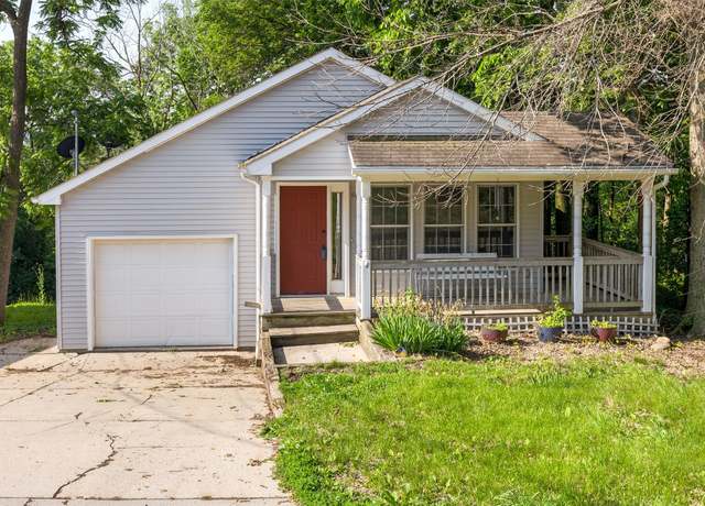 Property at 4014 High St, West Des Moines, IA 50265, 3 beds, 2 baths