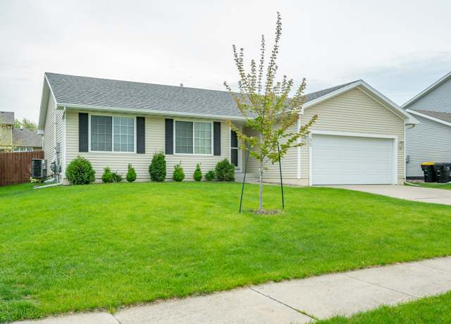 Property at 395 SE Carefree Ln, Waukee, IA 50263, 4 beds, 3 baths