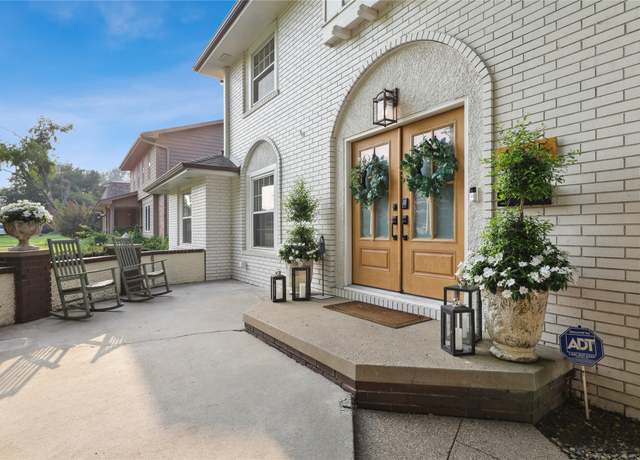 Property at 4425 Aurora Ave, Des Moines, IA 50310, 3 beds, 4 baths