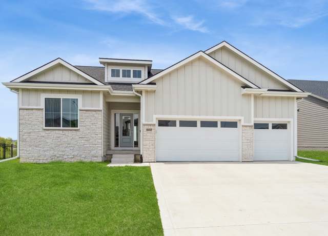 Property at 460 NW Gracewood Dr, Waukee, IA 50263, 4 beds, 3.5 baths