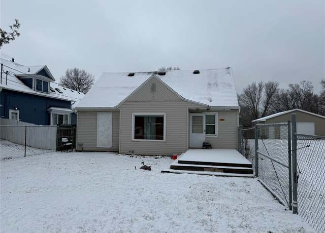 Property at 1621 Army Post Rd, Des Moines, IA 50315, 2 beds, 2 baths