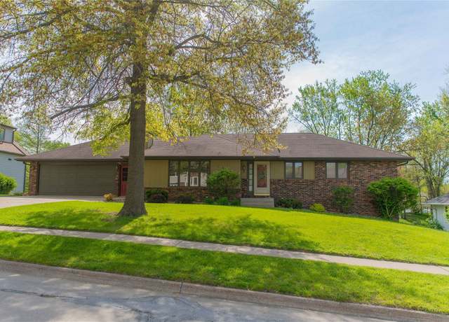 Property at 1546 W 4th St, Pella, IA 50219, 4 beds, 2 baths