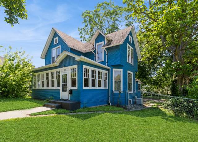 Property at 913 Fremont St, Des Moines, IA 50316, 4 beds, 1.5 baths