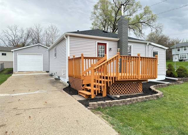 Property at 3925 SE 8th St, Des Moines, IA 50315, 2 beds, 1 bath