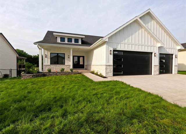 Property at 1020 Harrington Way, Waukee, IA 50263, 5 beds, 3 baths