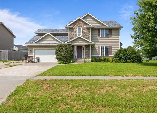 Property at 1006 5th Ave NW, Altoona, IA 50009, 4 beds, 2.5 baths