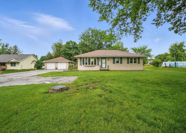 Property at 4500 100th St, Urbandale, IA 50322, 3 beds, 2 baths