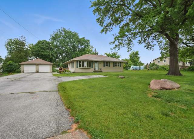 Property at 4500 100th St, Urbandale, IA 50322, 3 beds, 2 baths