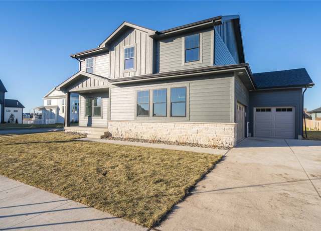 Property at 410 SW 17th St, Ankeny, IA 50023, 4 beds, 2.5 baths