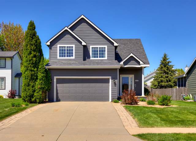 Property at 15919 Hawthorn Cir, Clive, IA 50325, 4 beds, 3.5 baths