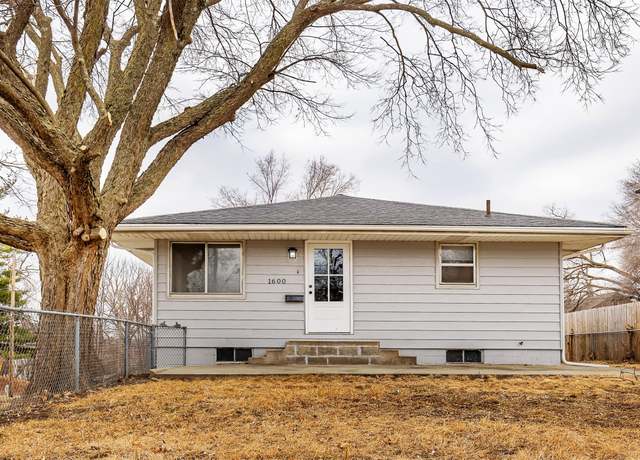 Property at 1600 E 9th St, Des Moines, IA 50316, 2 beds, 1 bath