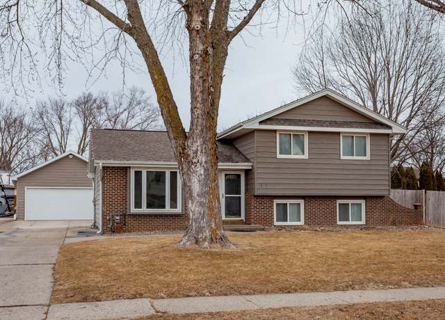 Property at 1317 Lyndale Dr, Polk City, IA 50226, 4 beds, 2 baths
