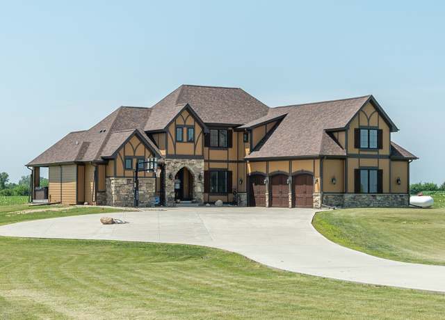 Property at 5820 NW 142nd Ave, Polk City, IA 50226, 5 beds, 4 baths