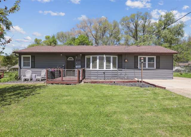 Property at 1019 Southdale Dr, Des Moines, IA 50315, 3 beds, 2 baths
