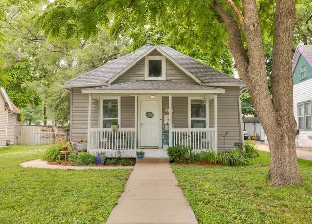 Property at 420 9th St, West Des Moines, IA 50265, 2 beds, 1 bath