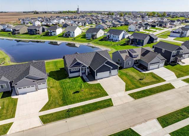 Property at 3316 NW 27th St, Ankeny, IA 50023, 5 beds, 3.5 baths