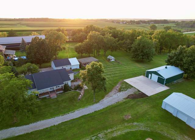Property at 13069 Garst Trl, Indianola, IA 50125, 4 beds, 3 baths