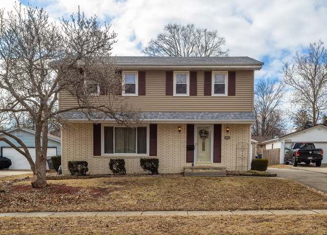Property at 4428 Amick Ave, Des Moines, IA 50310, 4 beds, 1.5 baths