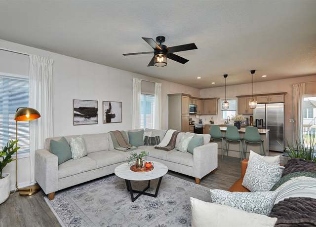 Property at 16621 Goodman Dr, Urbandale, IA 50323, 3 beds, 2.5 baths