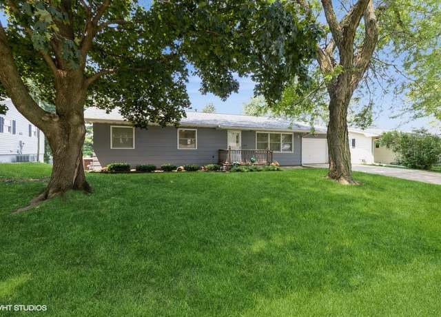 Property at 227 E 8th St, Pella, IA 50219, 3 beds, 3 baths