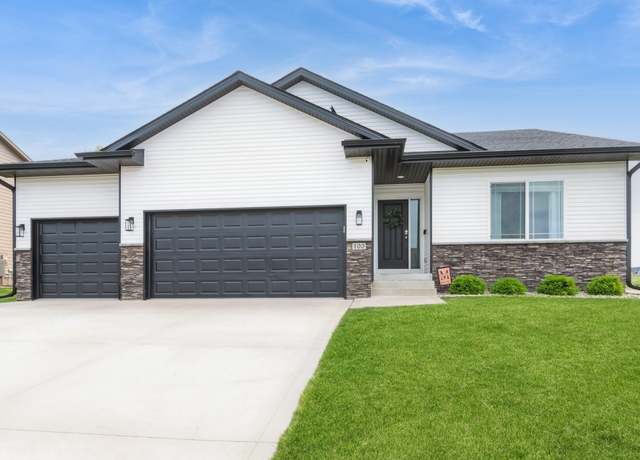 Property at 100 NW Sunset Ln, Grimes, IA 50111, 4 beds, 3 baths
