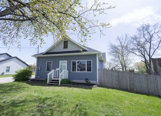 Property at 701 S 5th Ave E, Newton, IA 50208, 4 beds, 2.5 baths