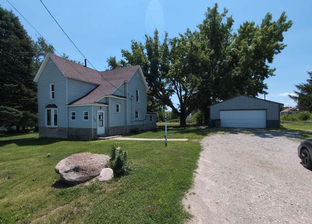 Property at 1304 E Pleasant St, Knoxville, IA 50138, 3 beds, 1 bath