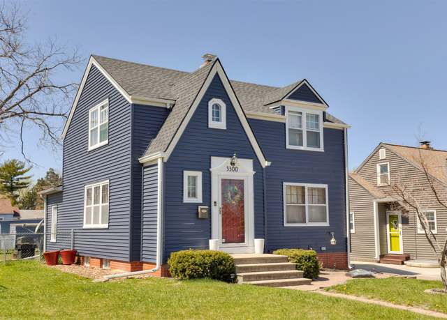 Property at 3300 E 12th St, Des Moines, IA 50316, 3 beds, 2 baths