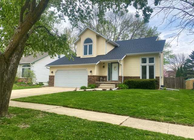 Property at 5829 Center St, West Des Moines, IA 50266, 3 beds, 2.5 baths