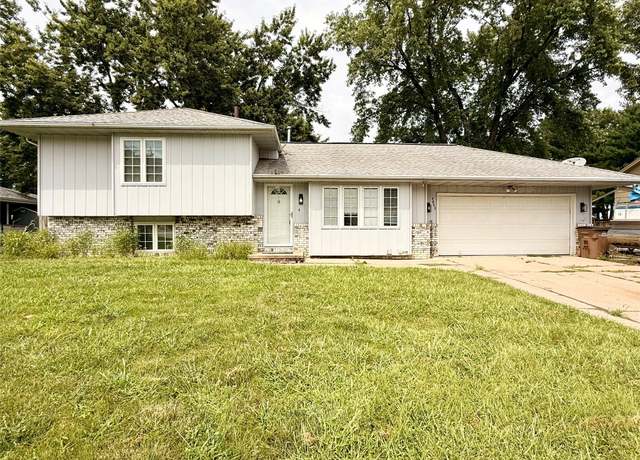 Property at 4843 Lakewood Dr, Norwalk, IA 50211, 3 beds, 2 baths