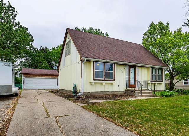 Property at 2209 8th Street Ct SW, Altoona, IA 50009, 3 beds, 2 baths