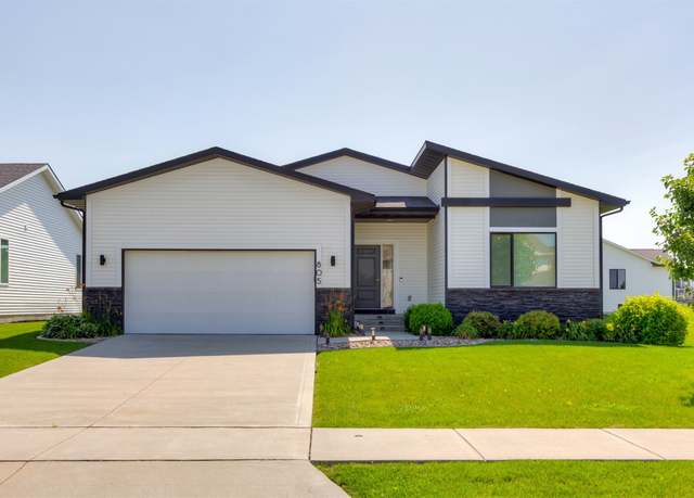 Property at 805 NE Meadow Landing Dr, Ankeny, IA 50021, 3 beds, 2 baths