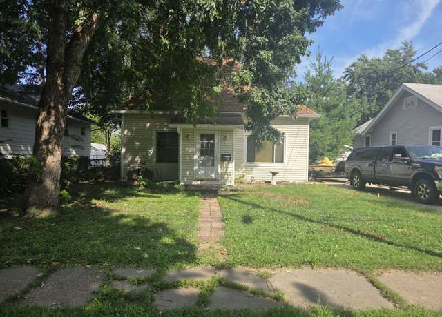 Property at 3835 8th Pl, Des Moines, IA 50313, 3 beds, 1 bath