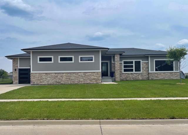 Property at 1604 Westside Dr, Polk City, IA 50226, 4 beds, 3 baths
