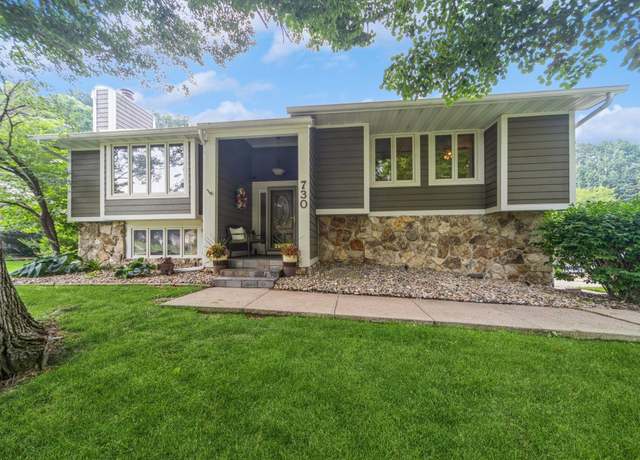 Property at 730 46th Pl, West Des Moines, IA 50265, 3 beds, 2.5 baths