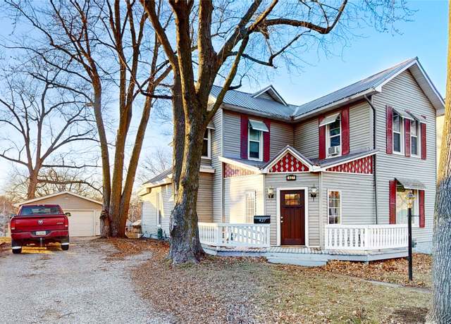 Property at 427 N 3rd St, Oskaloosa, IA 52577, 4 beds, 2.5 baths