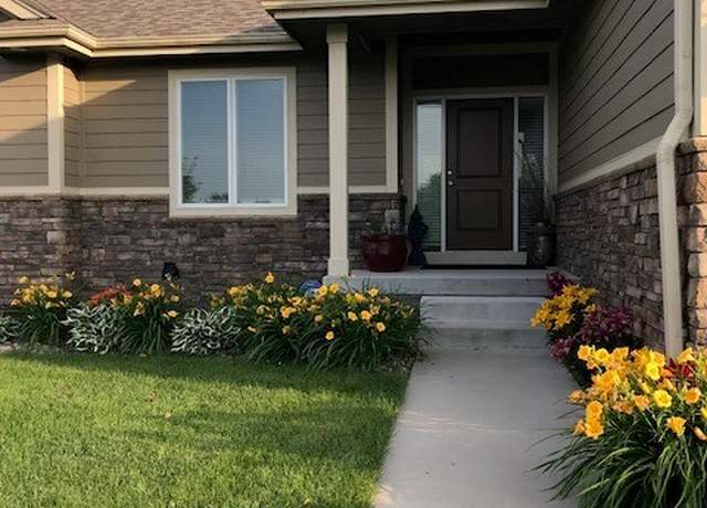 Property at 400 Indian Ridge Dr, Waukee, IA 50263, 4 beds, 3 baths