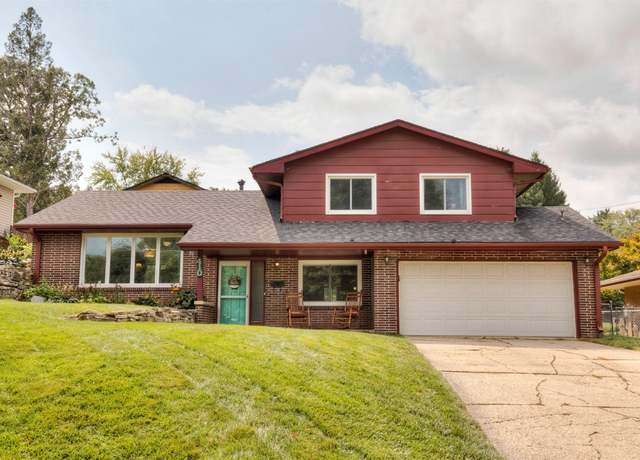 Property at 410 Thornton Ave, Des Moines, IA 50315, 3 beds, 1.5 baths