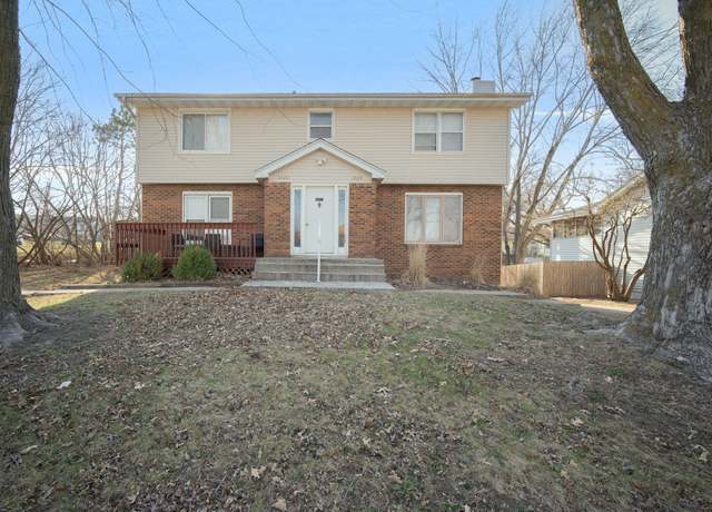 Property at 1224 NW 92nd St, Clive, IA 50325, 5 beds, 2 baths