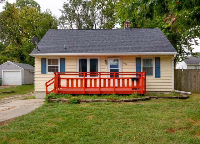 Property at 3814 67th St, Urbandale, IA 50322, 3 beds, 2 baths
