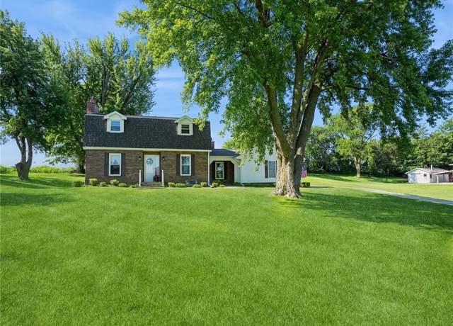 Property at 1221 S 20th Ave W, Newton, IA 50208, 4 beds, 2.5 baths