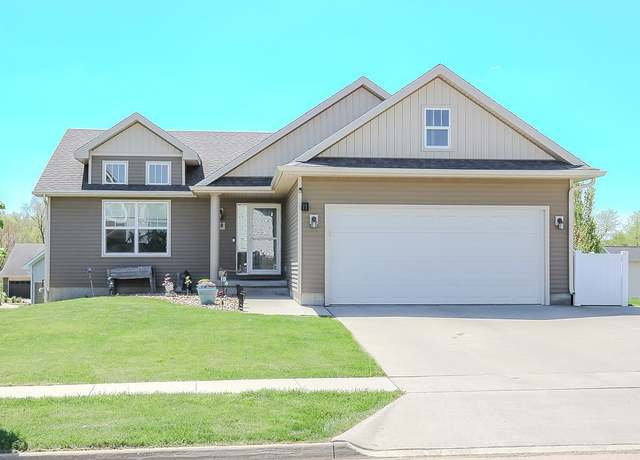 Property at 4917 Richmond Ave, Des Moines, IA 50317, 5 beds, 3 baths